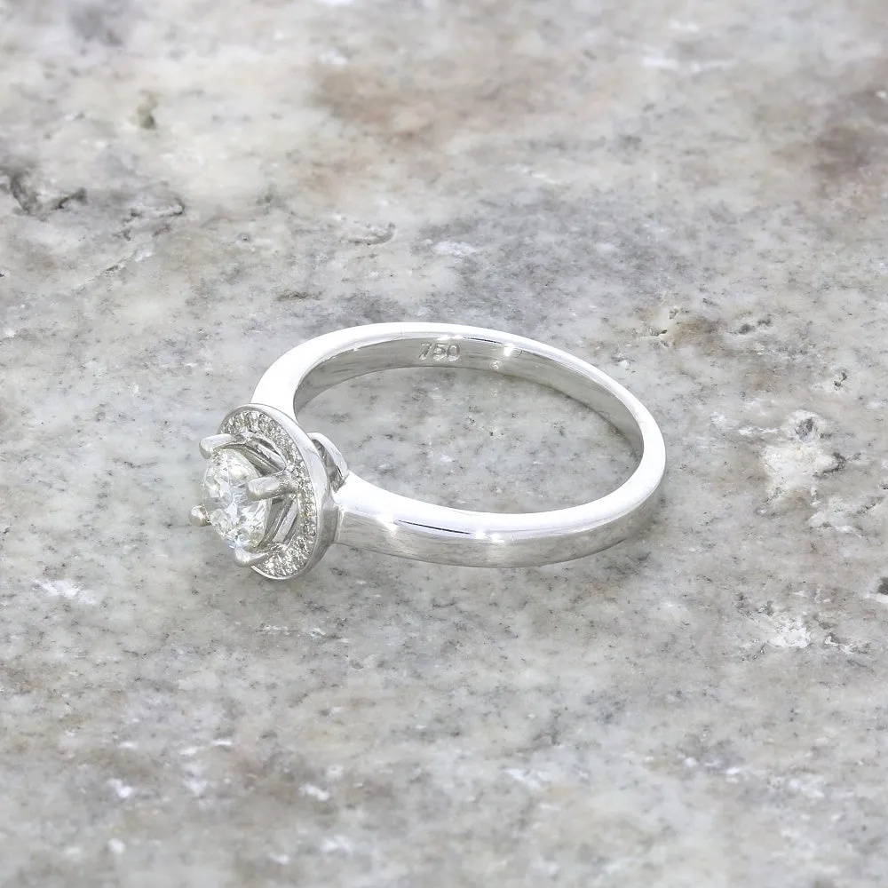 18ct White Gold 0.58ct Halo Cluster Diamond Ring