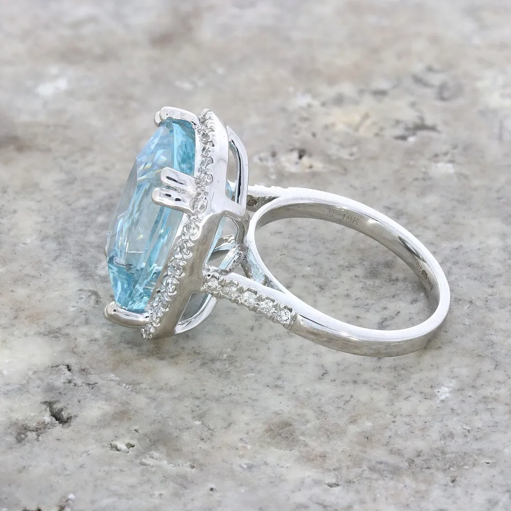 18ct White Gold 10.0ct Aquamarine and 0.60cts Diamond Cluster Ring