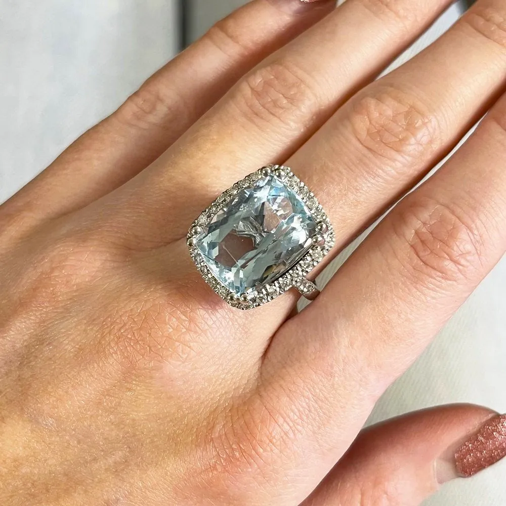 18ct White Gold 10.0ct Aquamarine and 0.60cts Diamond Cluster Ring