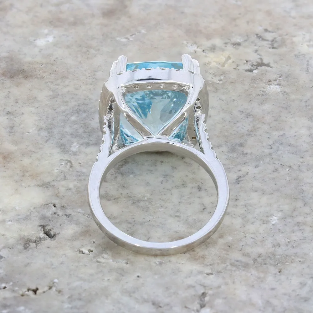 18ct White Gold 10.0ct Aquamarine and 0.60cts Diamond Cluster Ring