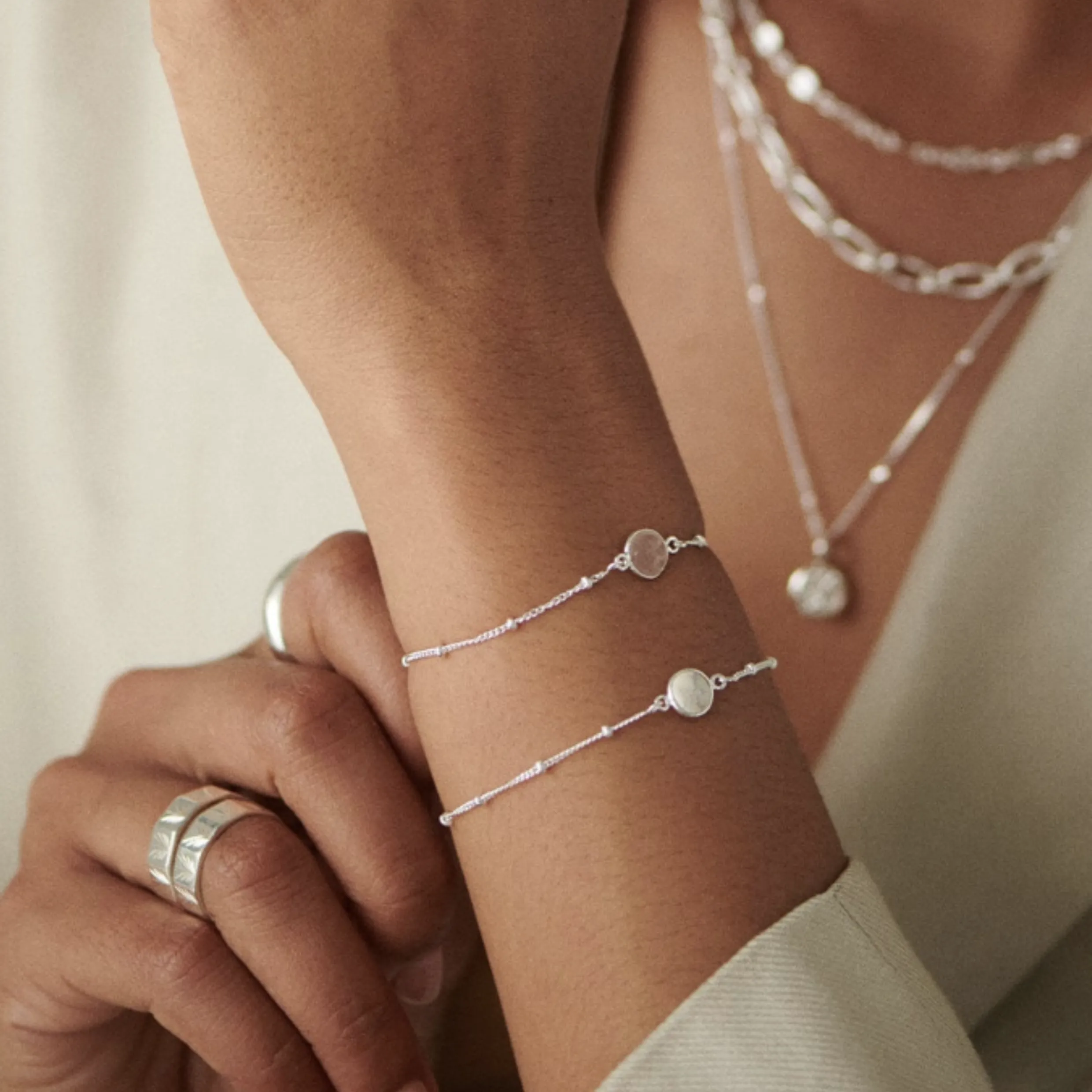 Daisy London HOWLITE HEALING STONE BOBBLE BRACELET  HBR1006_SLV