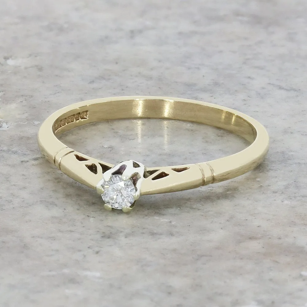 Pre Owned 9ct Yellow Gold 0.10cts Diamond Solitaire Ring