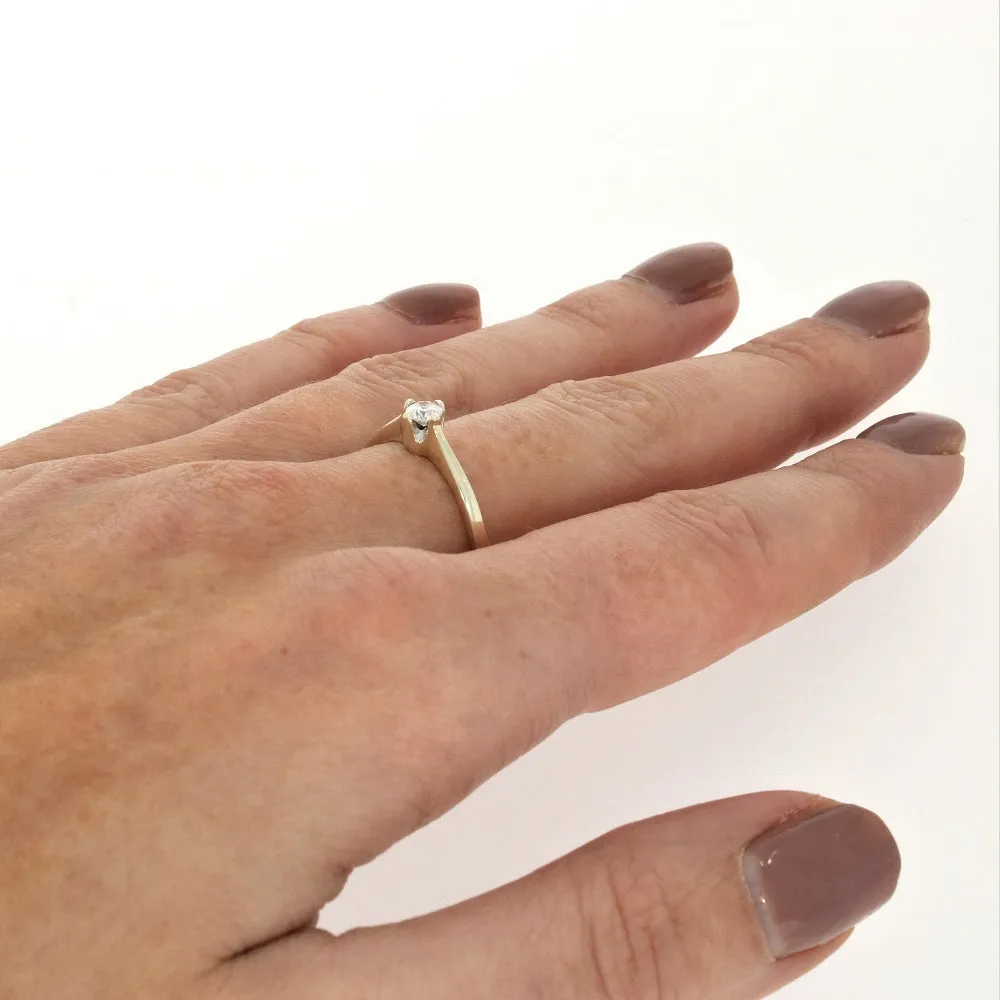 Pre Owned 9ct Yellow Gold Solitaire 0.15ct Diamond Ring