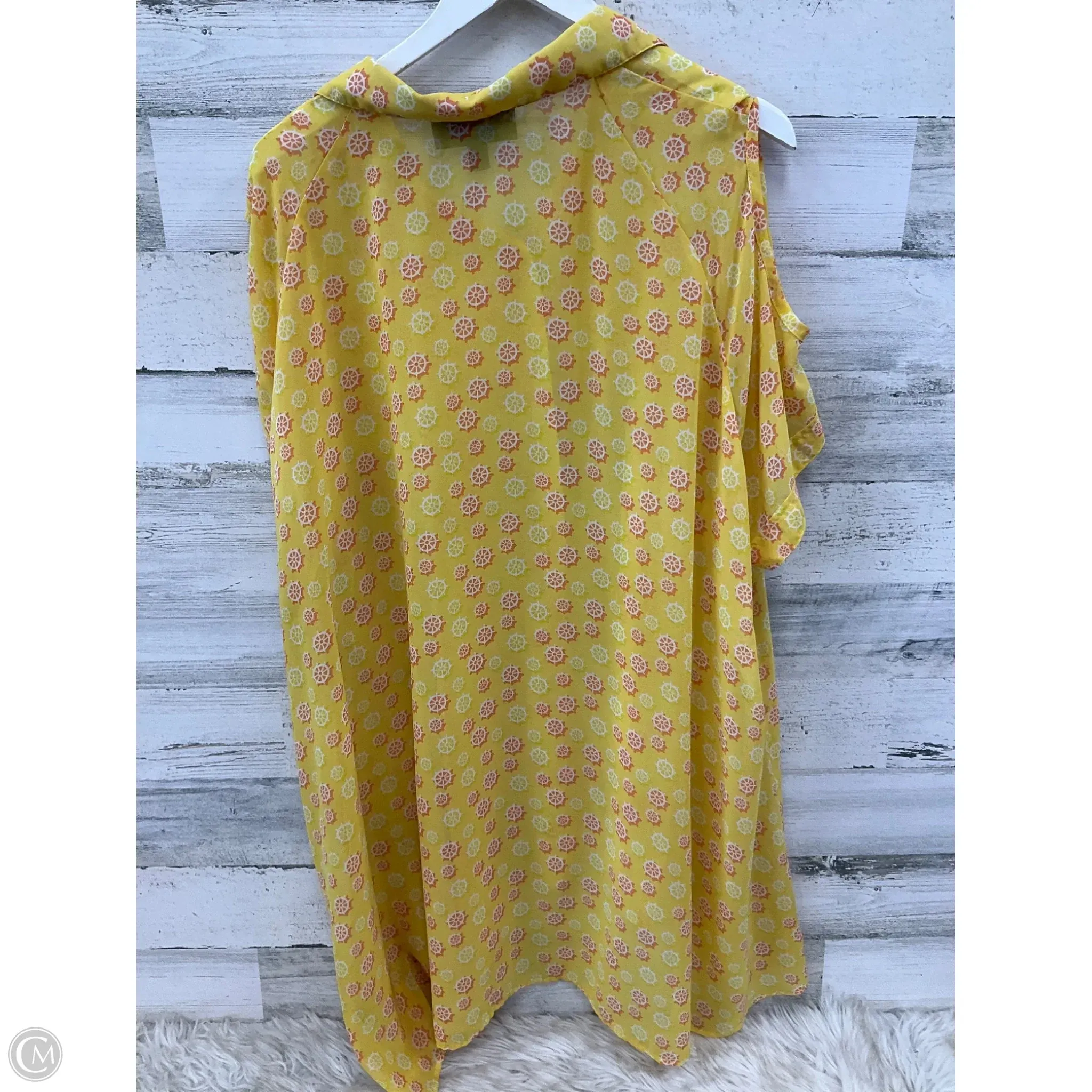 Top Short Sleeve By Clothes Mentor In Yellow, Size: 3x
