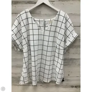 Top Short Sleeve By Melloday In White, Size: 1x