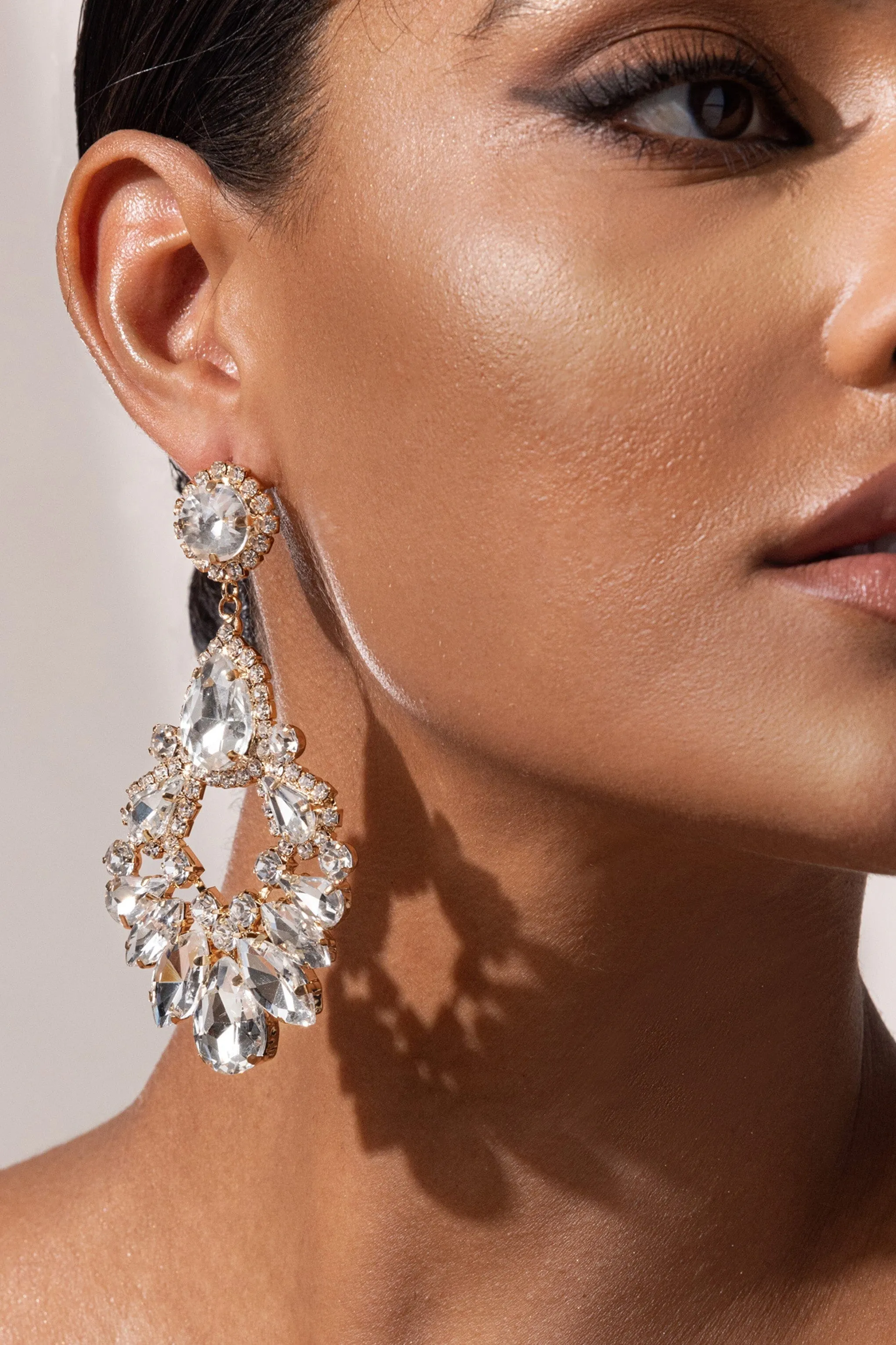 WHITE CRYSTAL CHANDELIER DROP EARRINGS Gloria Lanvin