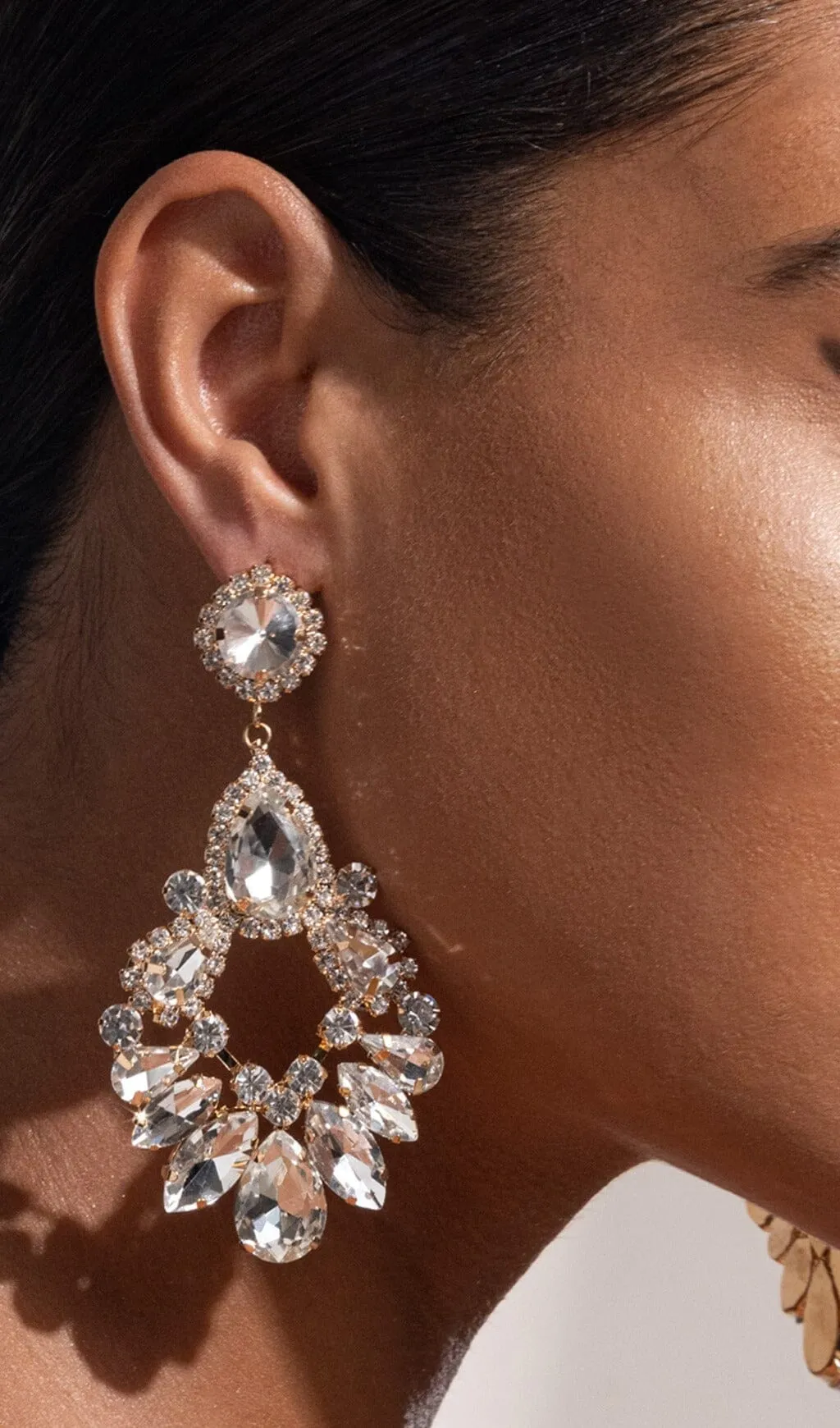 WHITE CRYSTAL CHANDELIER DROP EARRINGS Gloria Lanvin